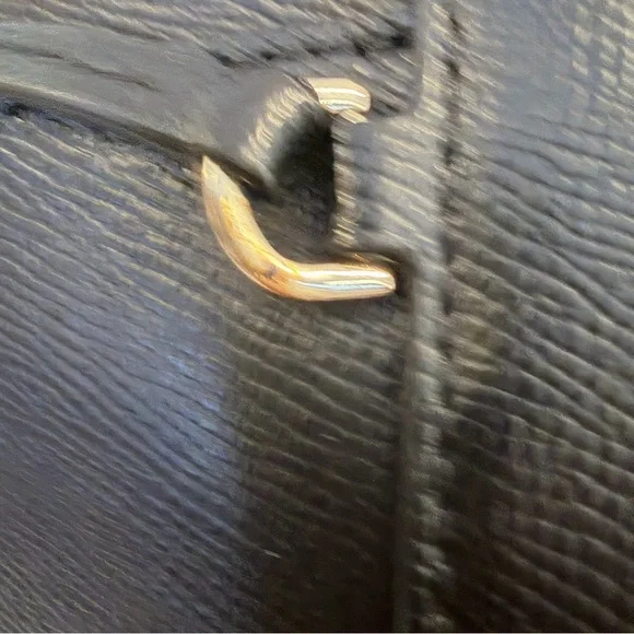 Michael Kors Voyager Black Saffiano Leather Tote Gold Classic Chic Workwear Luxe - Picture 12 of 12